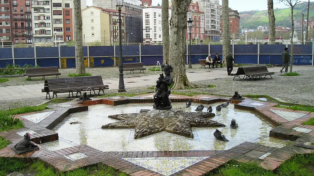 Fontän i El Arenal i centrala Bilbao