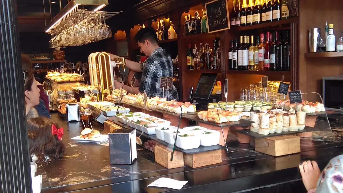 Pintxosbar vid Plaza Nueva i Bilbao