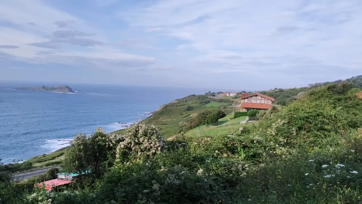 Kusten i biosfärreservatet Urdaibai i Bizkaia
