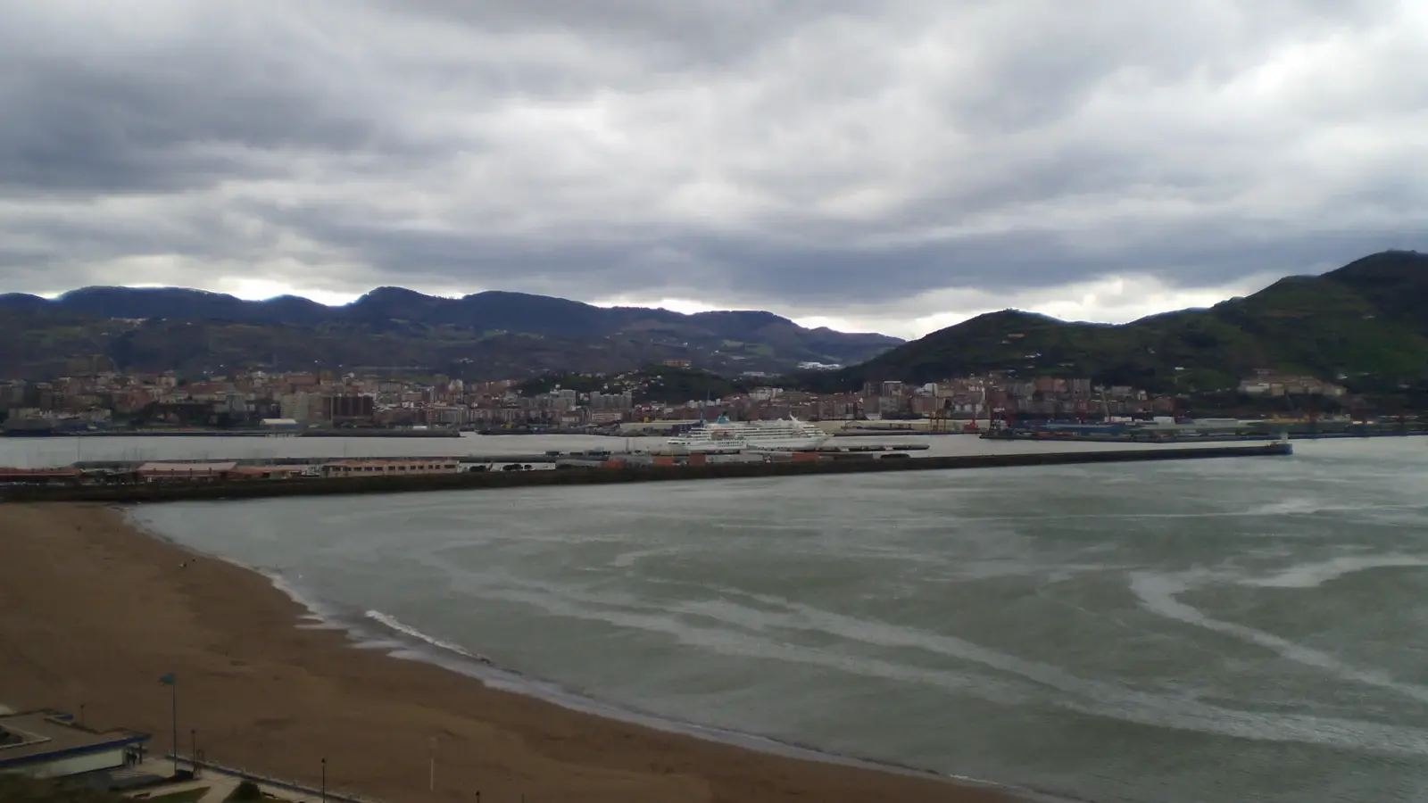 Stranden Ereaga nära Bilbao