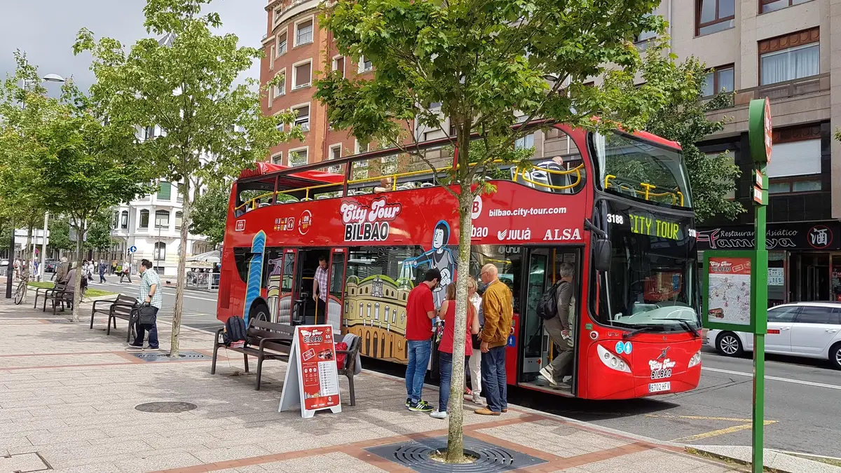 Bilbao City View turistbuss i centrala Bilbao